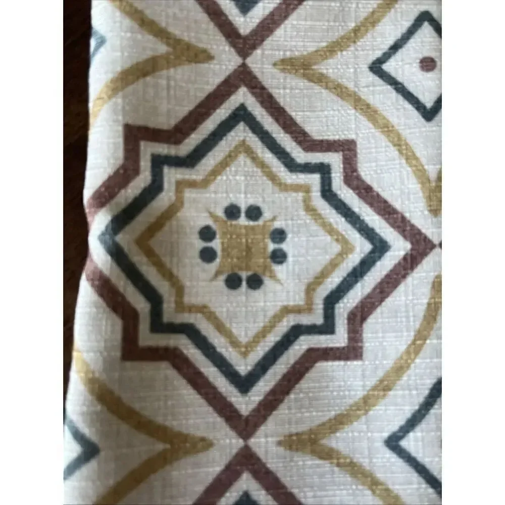 Food Network Year Round Set (4) Polyester Interlocking Geometric Design Napkins